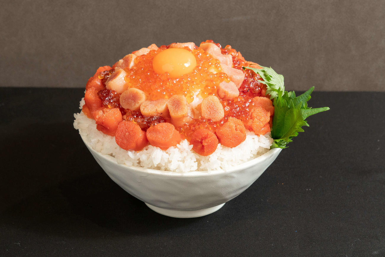 尿酸値に降り注ぐ卵の流星群！最狂・卵かけのDEATH丼