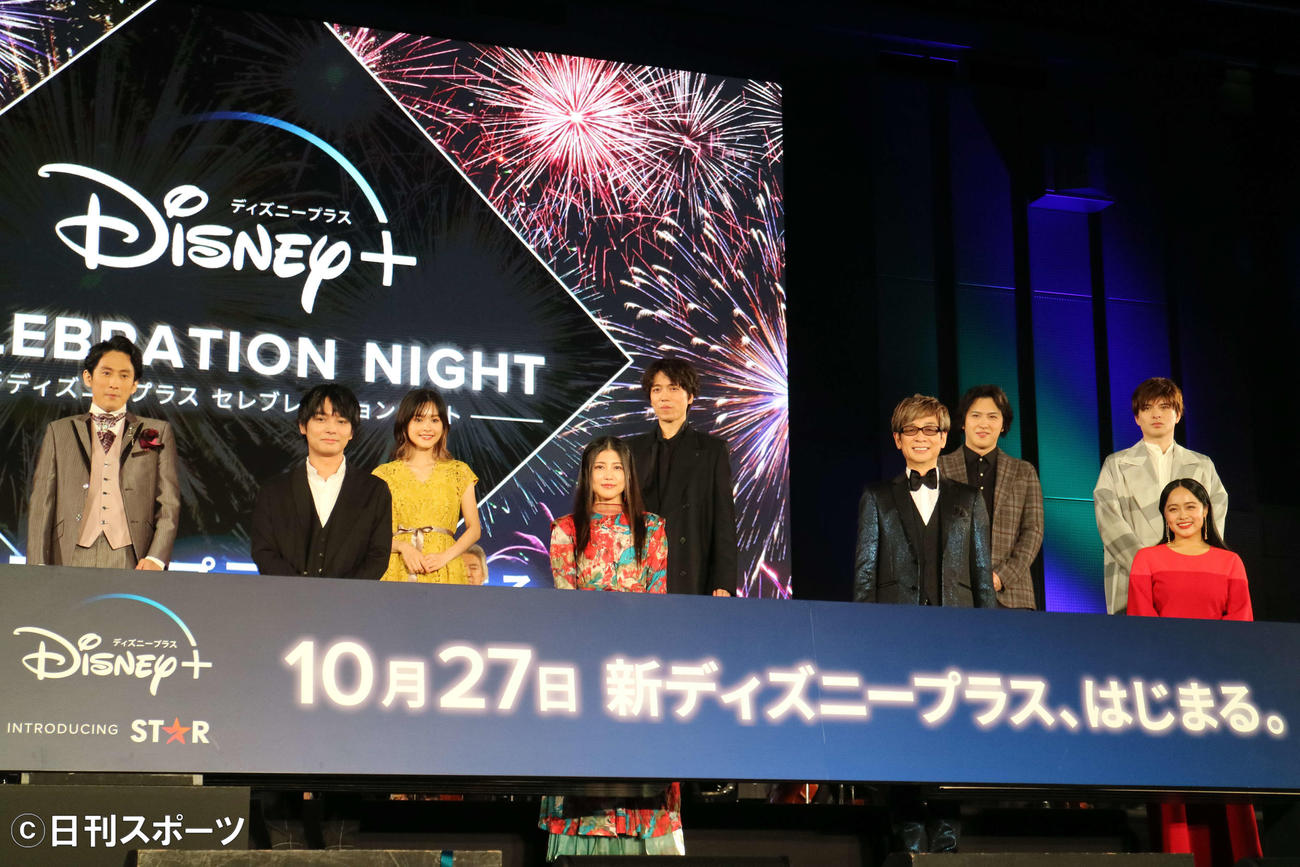 「新ディズニープラス　セレブレーションナイト」に出演した、前列左から榎木淳弥、白石涼子、山寺宏一、清水美依紗、後列左から成河、昆夏美、山崎育三郎、尾上松也、城田優