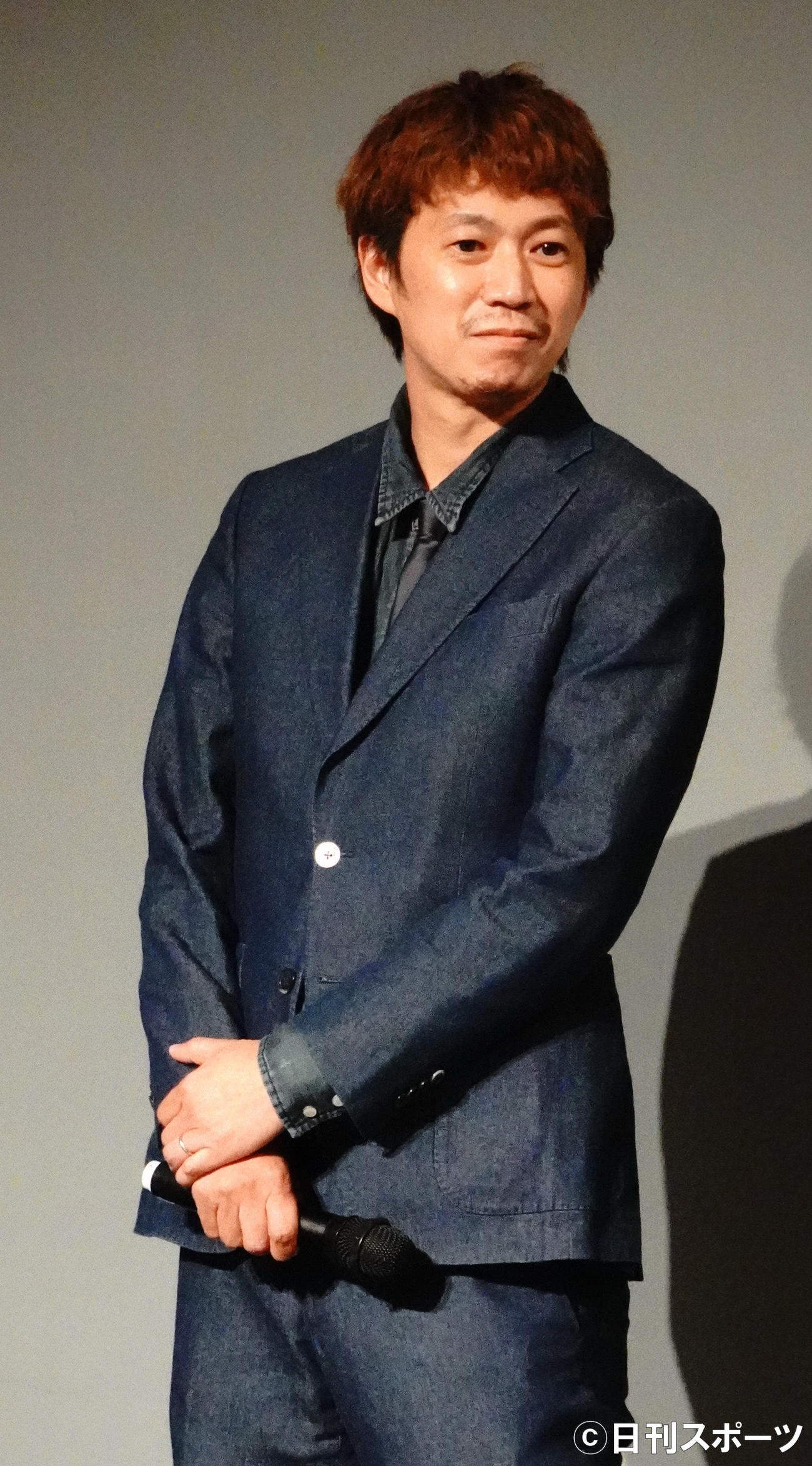 舞台「DINO－A－LIVE PREMIUM TIME DIVER」の演出を務めた小栗了氏（撮影・佐藤成）