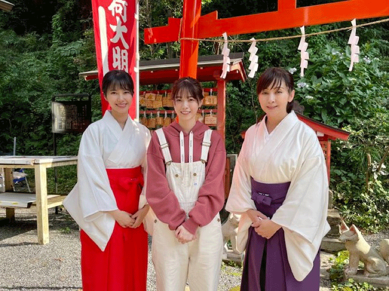 左から内藤理沙、西野七瀬、斉藤由貴（オフィシャルブログより）