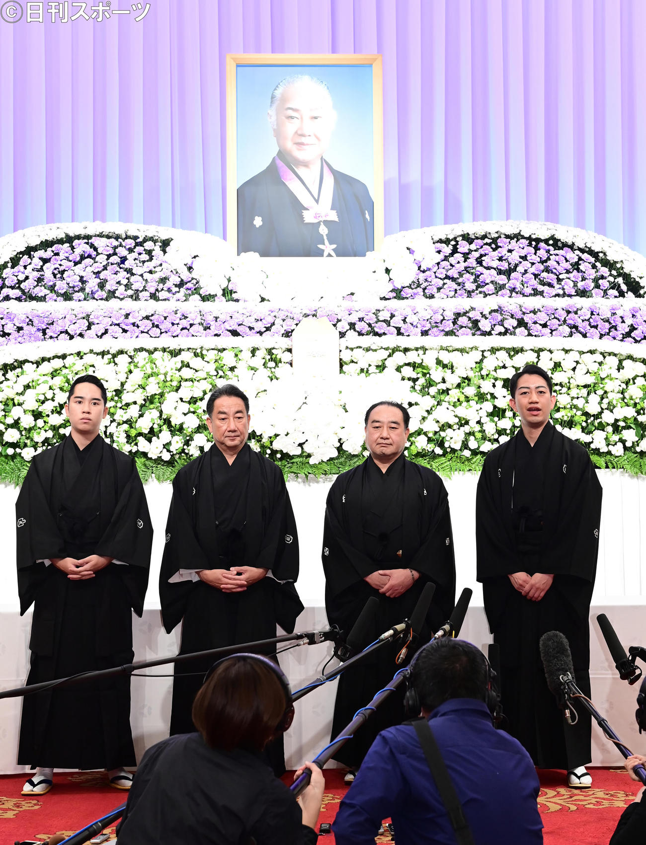 会見に臨む、左から中村虎之介、中村扇雀、中村鴈治郎、中村壱太郎（撮影・小沢裕）
