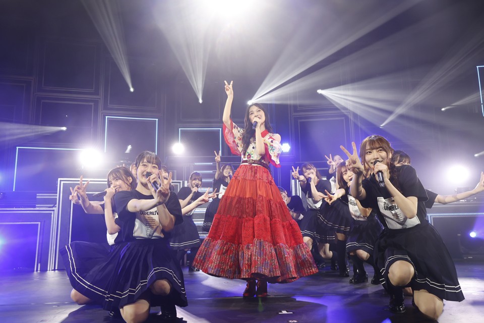 乃木坂46としてのラストライブで「ボーダー」をパフォーマンスする寺田蘭世（中央）