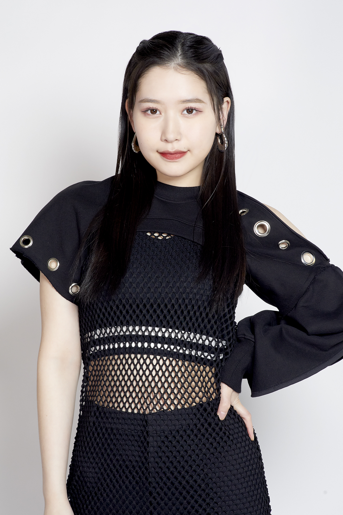 11月15日にフォトブック「Dear sister」を発売するアンジュルム笠原桃奈