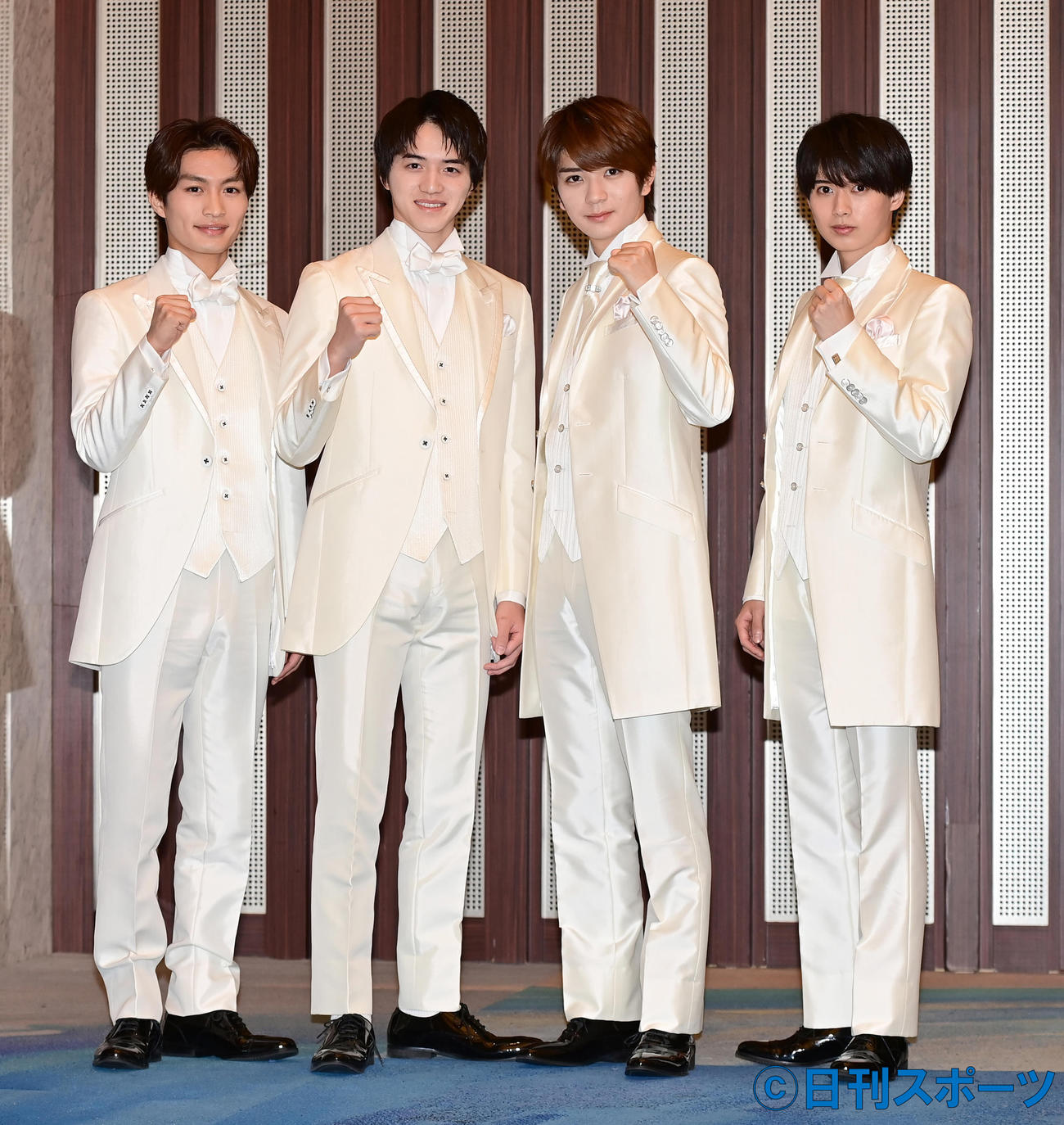 帝国劇場1月舞台「ジャニーズ・アイランド」取材会に臨んだ、左から美　少年の那須雄登、岩崎大昇、ハイハイジェッツの高橋優斗、井上瑞稀（撮影・小沢裕）