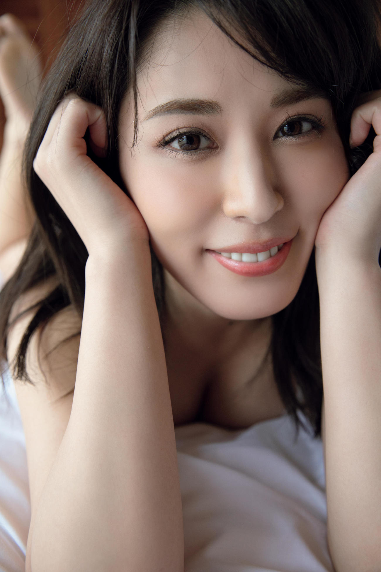 最新写真集「美しい人」の重版が決まった金子智美（撮影・西條彰仁）