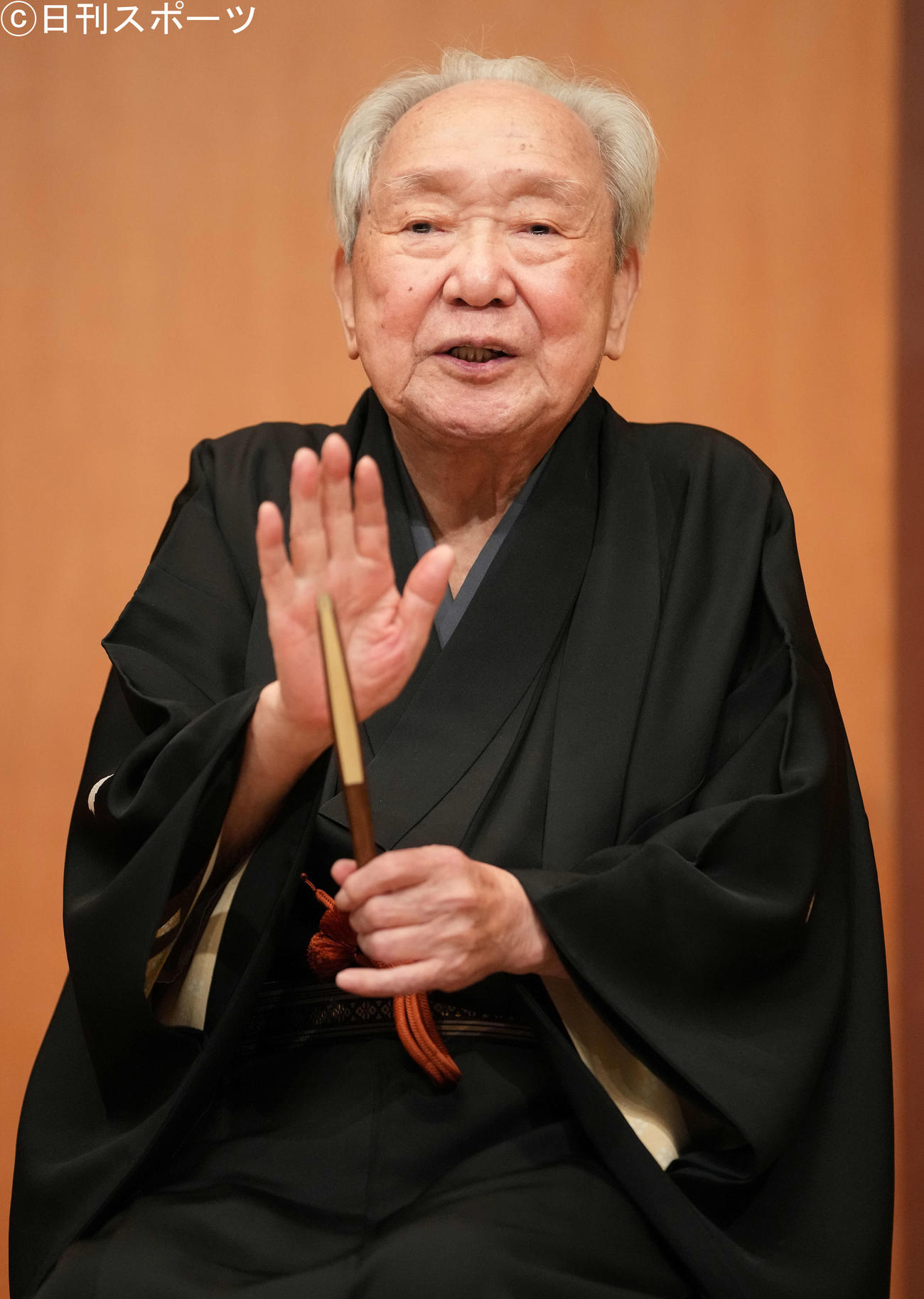 「金翁芸能80周年記念の会～金翁ロードショー～」後の囲み取材に応じる三遊亭金翁（撮影・鈴木みどり）