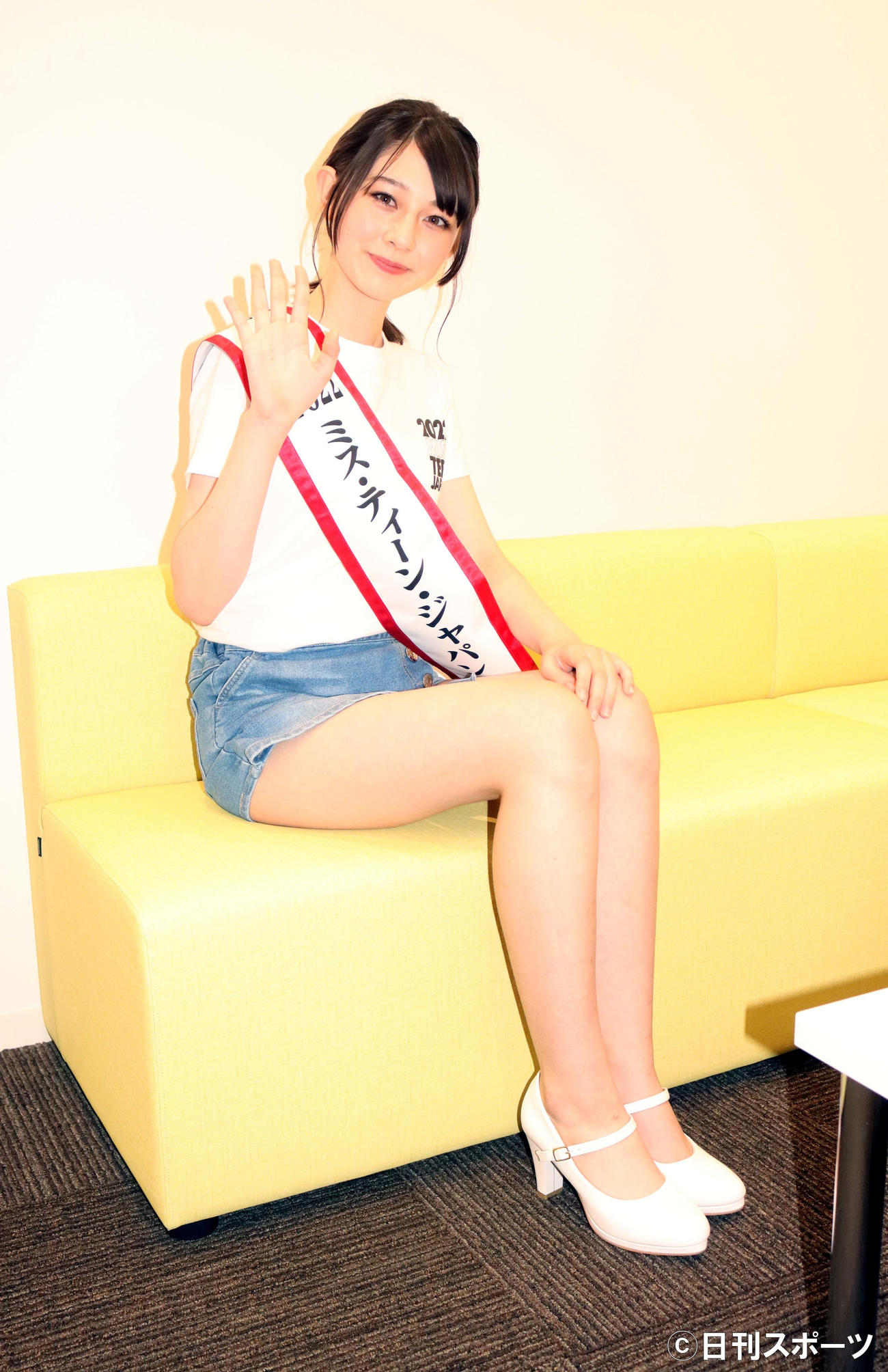 長いまつげと印象的な目、白い肌が魅力的な石川さん（撮影・永野高輔）