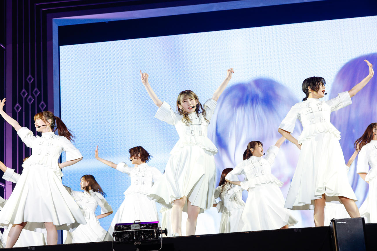 初の全国ツアー千秋楽でパフォーマンスする櫻坂46　撮影／上山陽介