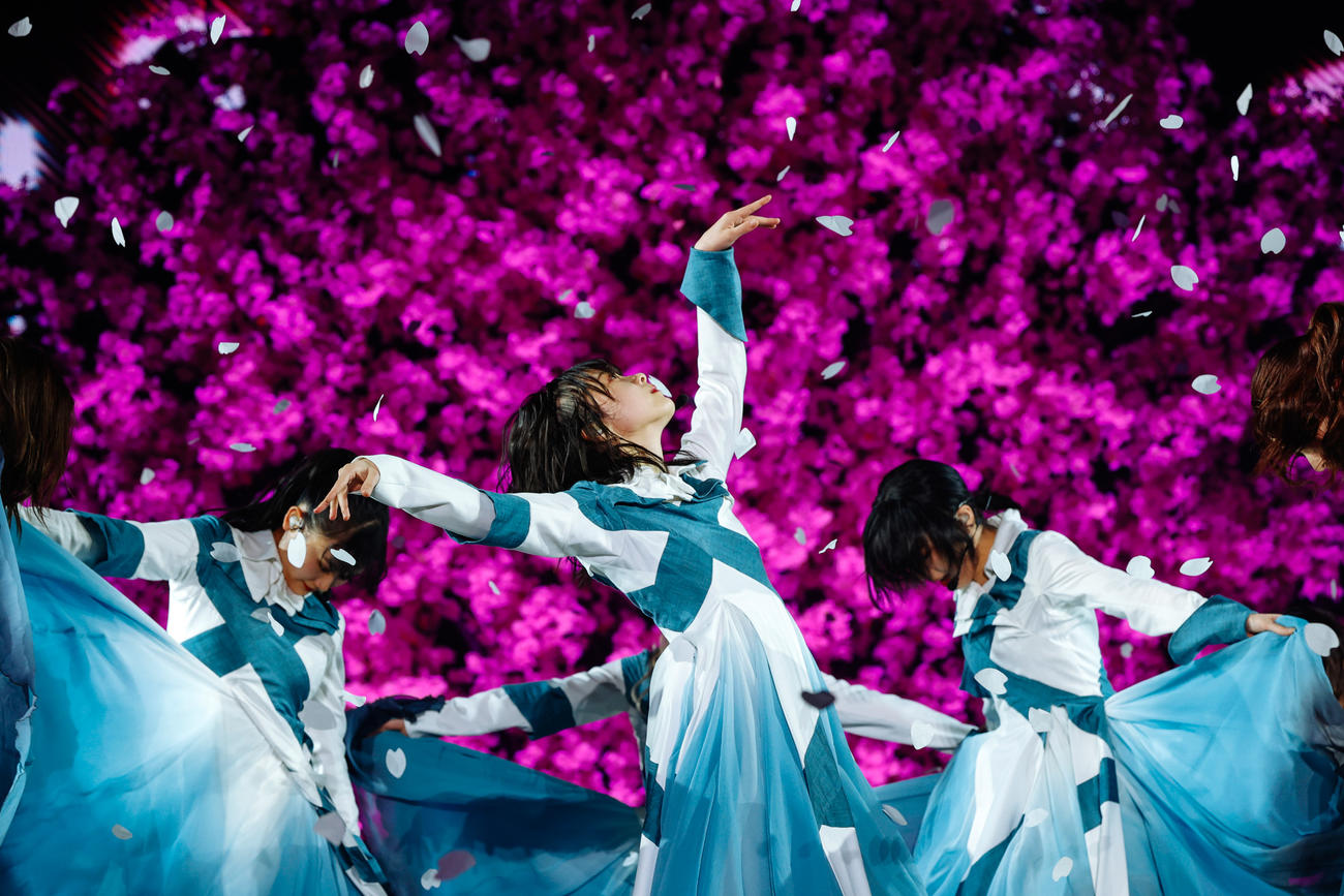 初の全国ツアー千秋楽でパフォーマンスする櫻坂46　撮影／上山陽介