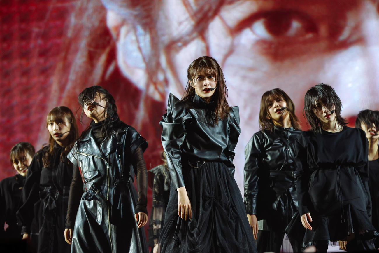 初の全国ツアー千秋楽でパフォーマンスする櫻坂46　撮影／上山陽介