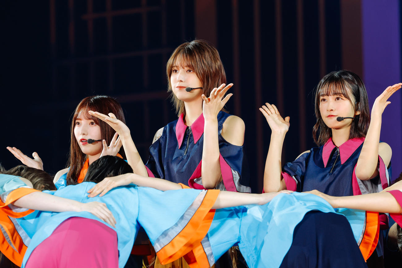 初の全国ツアー千秋楽でパフォーマンスする櫻坂46　撮影／上山陽介