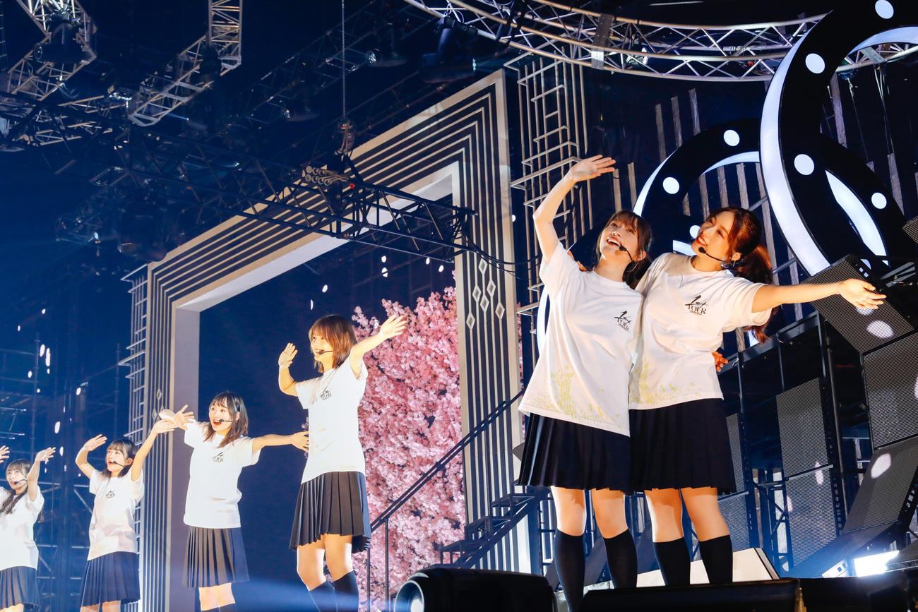 初の全国ツアー千秋楽でパフォーマンスする櫻坂46　撮影／上山陽介