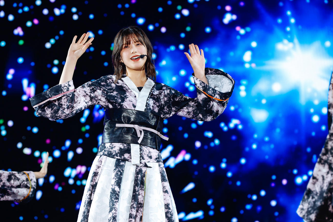 初の全国ツアー千秋楽でパフォーマンスする櫻坂46　撮影／上山陽介