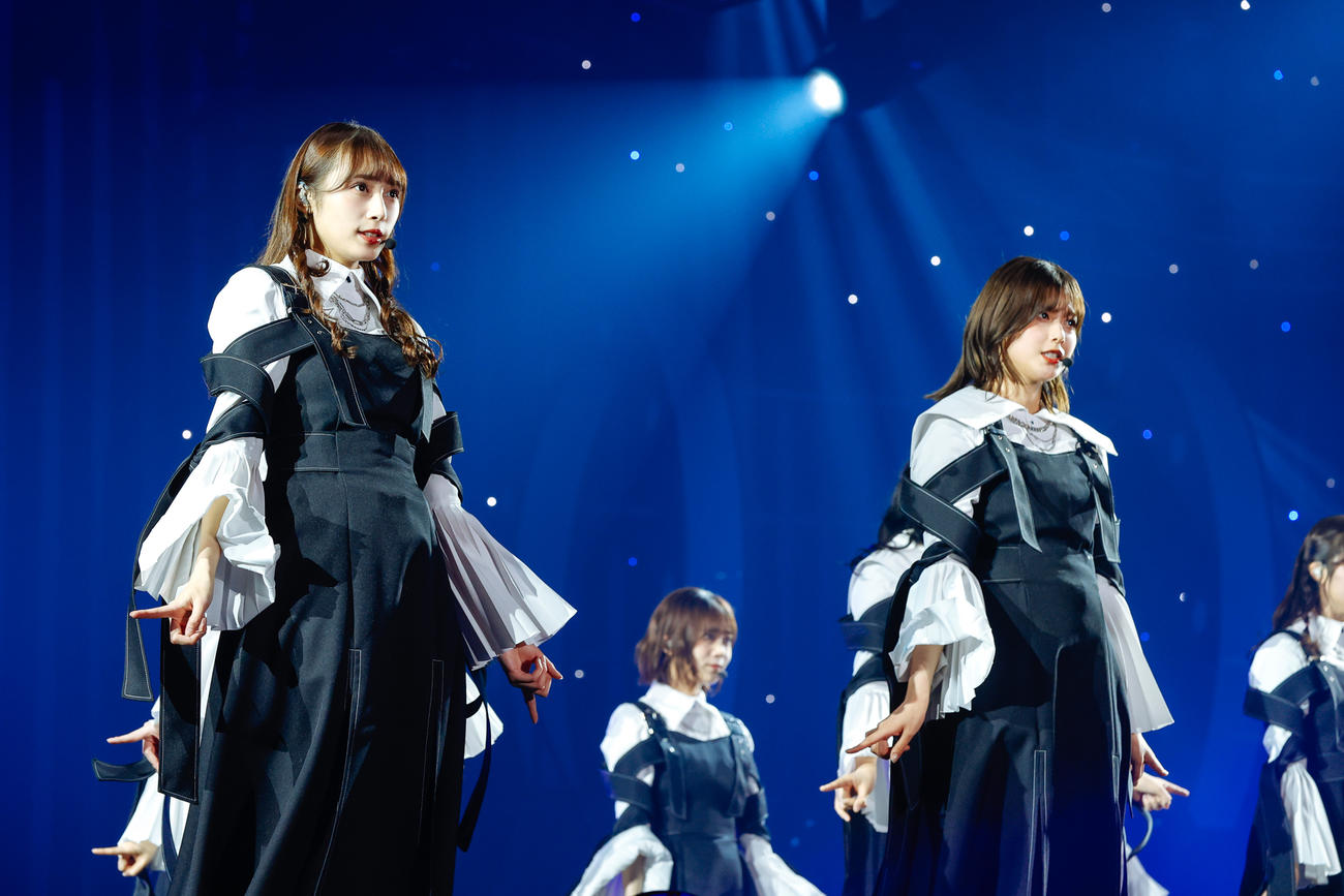 初の全国ツアー千秋楽でパフォーマンスする櫻坂46　撮影／上山陽介