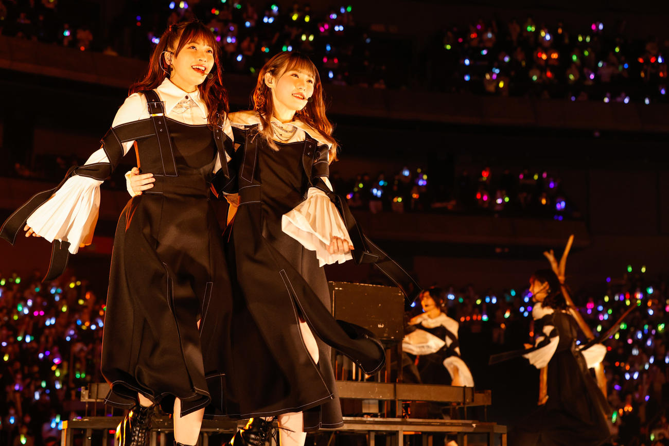 初の全国ツアー千秋楽でパフォーマンスする櫻坂46　撮影／上山陽介