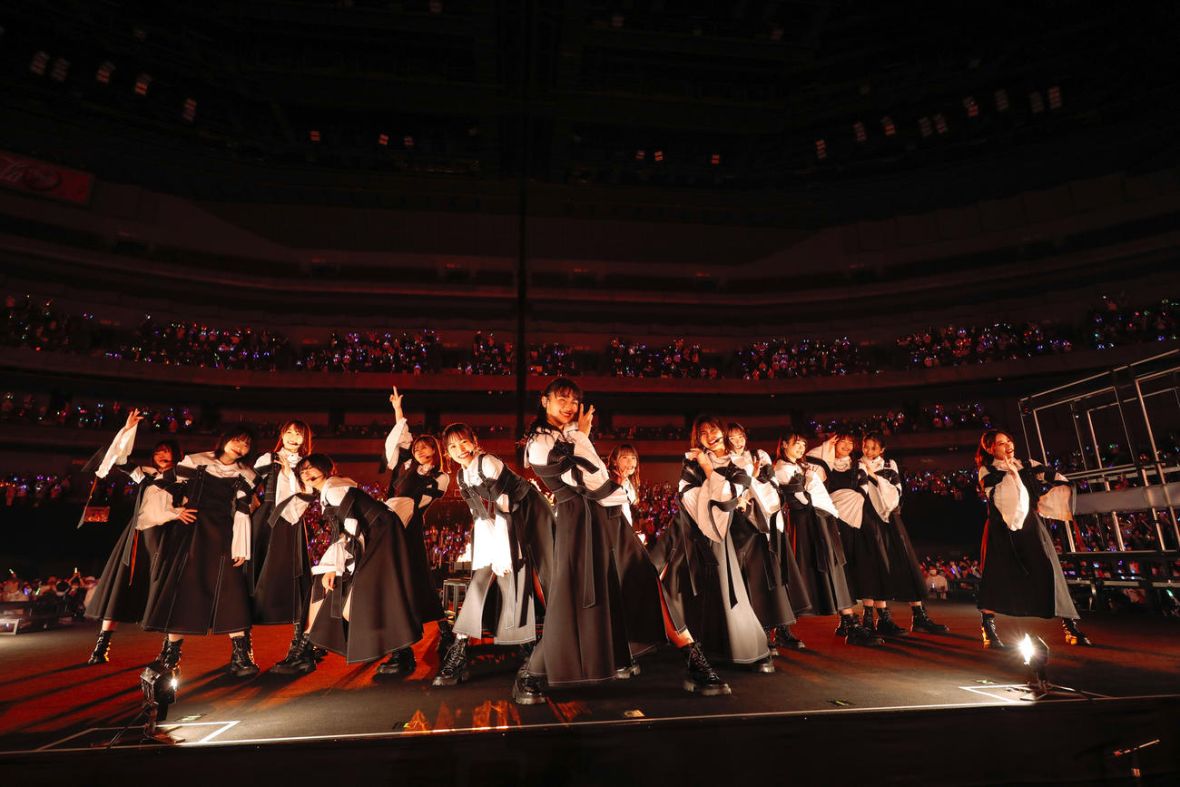 初の全国ツアー千秋楽でパフォーマンスする櫻坂46　撮影／上山陽介