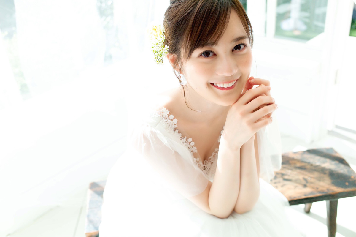 「生田絵梨花　乃木坂46卒業記念メモリアルブック」の先行カット。撮影／細居幸次郎