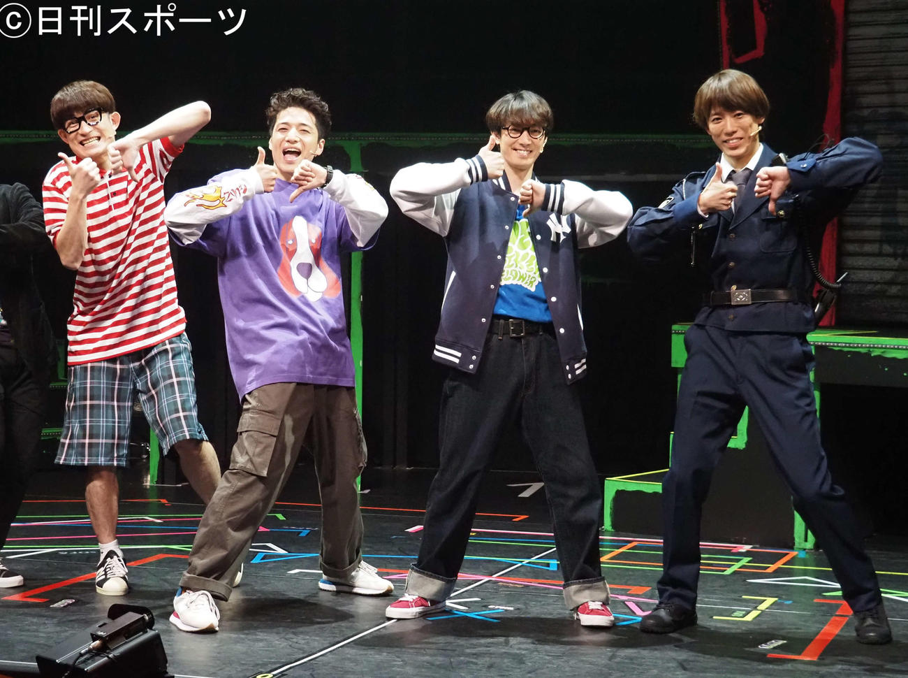 舞台「Born 2 DIE」の取材会に出席したふぉ～ゆ～のメンバー。左から松崎祐介、福田悠太、辰巳雄大、越岡裕貴（撮影・遠藤尚子）