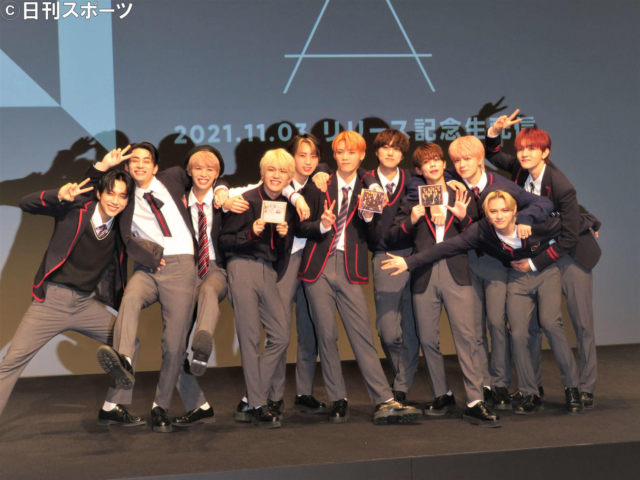 デビューシングル「A」のリリース記念生配信イベントを行った左から池崎理人、西洸人、後藤威尊、高塚大夢、許豊凡、木村柾哉、尾崎匠海、藤牧京介、佐野雄大、松田迅、田島将吾（撮影・三須佳夏）