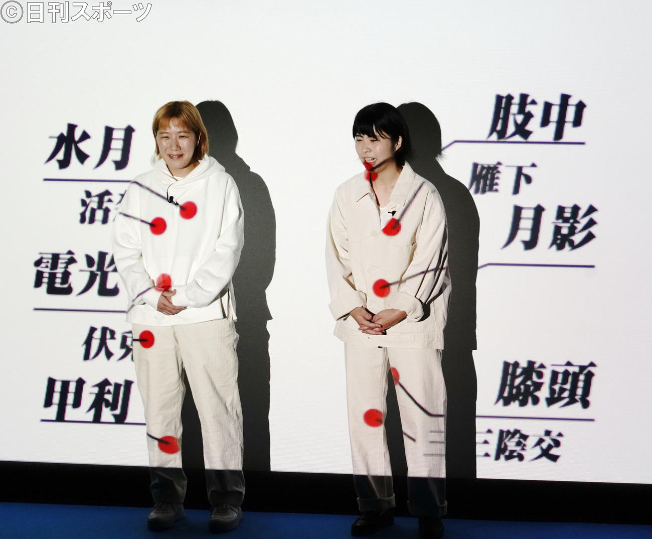 単独ライブ「ずいぶんじゃねぇか、なぁスニッツ！」を開催した女性お笑いコンビ、Aマッソ村上（左）と加納（撮影・佐藤成）