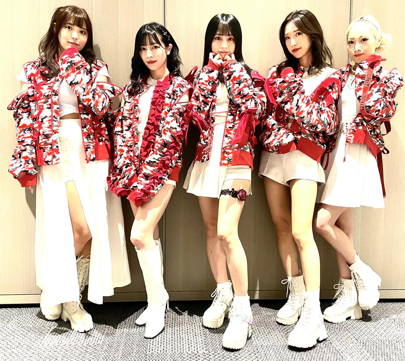 再始動したTiiiMO。左からHANA、PiTiiY、Nattiy、REEi、MiMA