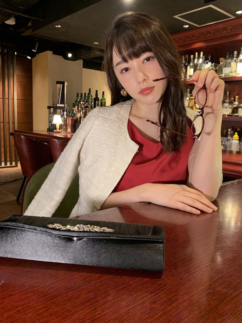 セクシーなオフショットを公開した桜井日奈子（BSテレ東ドラマ「ごほうびごはん」オフィシャルブログより）