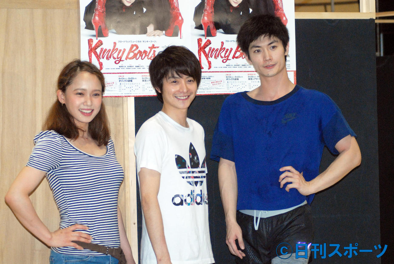 ミュージカル「キンキーブーツ」公開稽古に臨んだ、左からソニン、小池徹平、三浦春馬さん（2016年6月撮影）