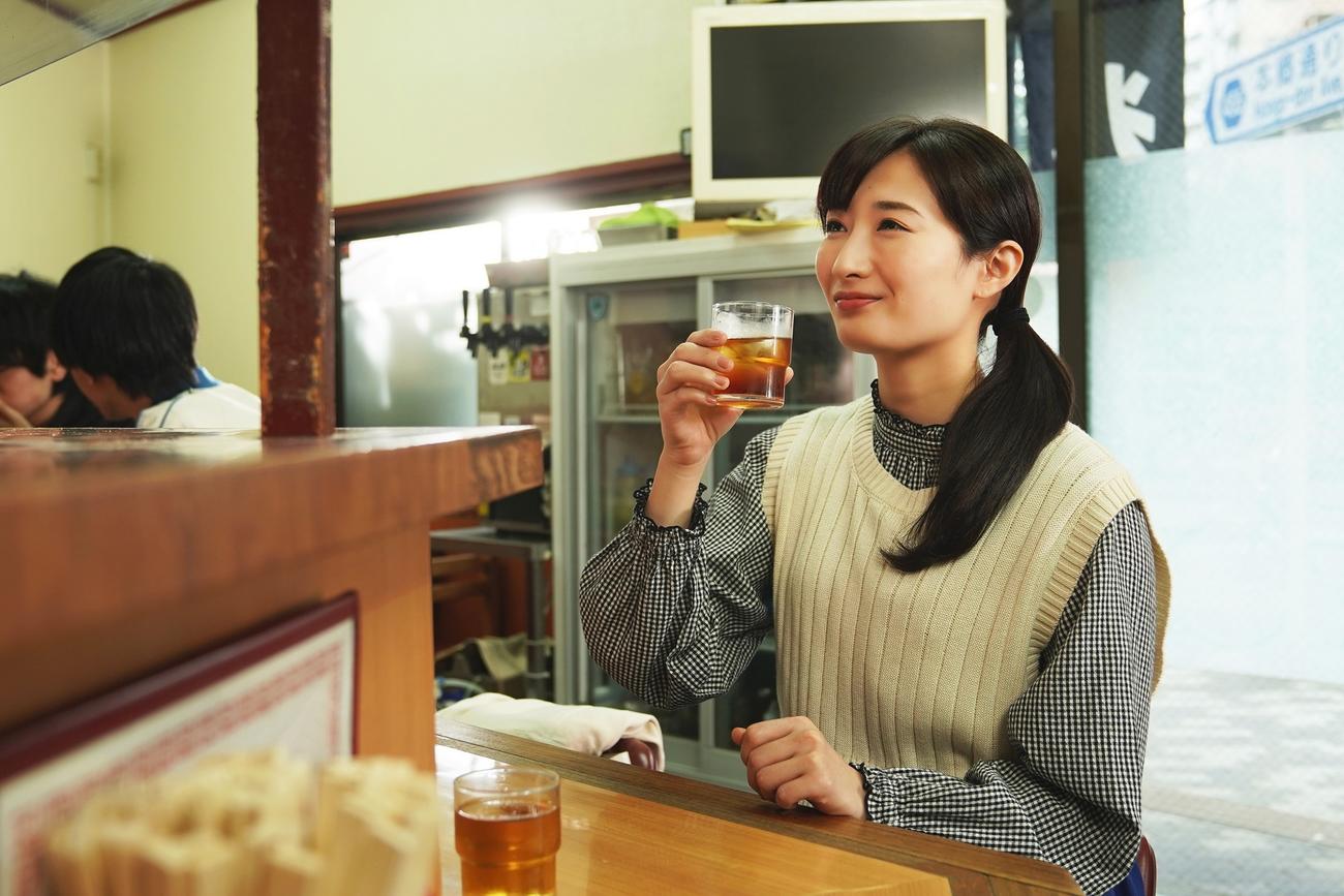 BSテレ東で来年1月10日スタートの連続ドラマ「ワカコ酒　Season6」に主演する武田梨奈(C)2022「ワカコ酒6」製作委員会