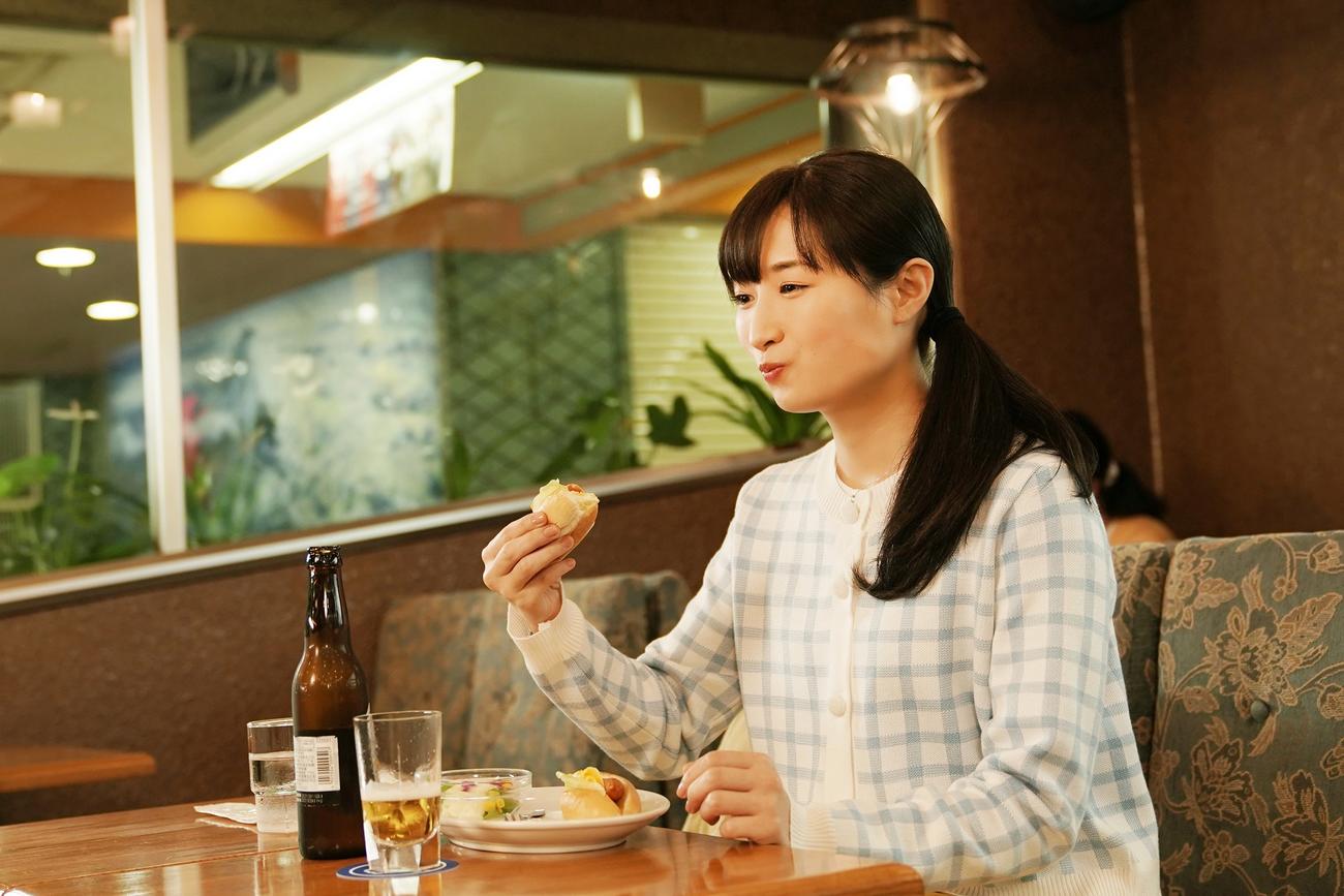 BSテレ東で来年1月10日スタートの連続ドラマ「ワカコ酒　Season6」に主演する武田梨奈(C)2022「ワカコ酒6」製作委員会