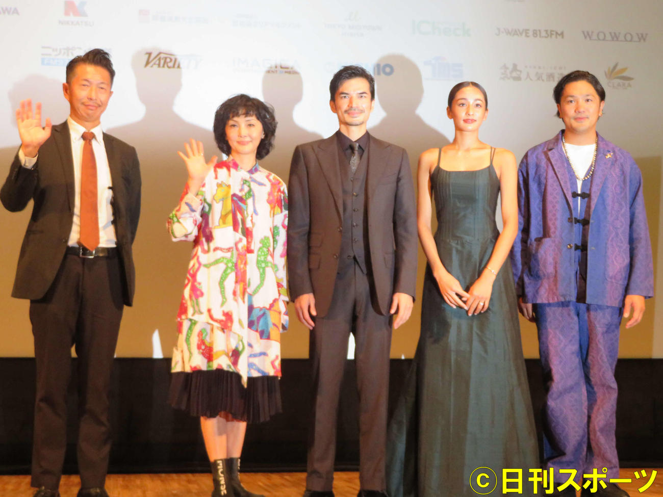 東京国際映画祭で上映された「GENSAN PUNCH　義足のボクサー（仮）」ティーチインに登壇した、左から山下貴裕プロデューサー、南果歩、尚玄、木佐貫まや、土山直純氏（撮影・村上幸将）