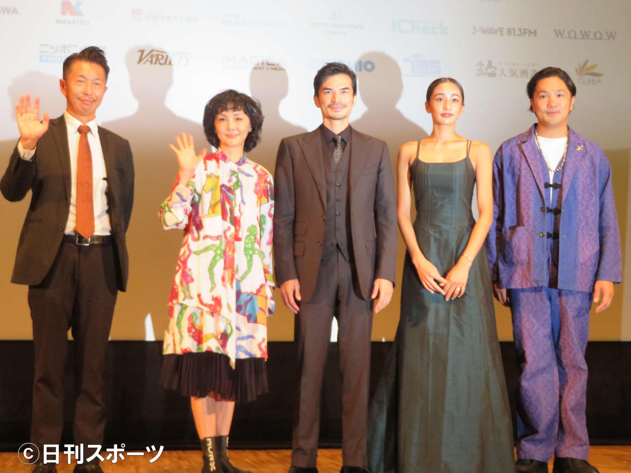 東京国際映画祭で上映された「GENSAN PUNCH　義足のボクサー（仮）」ティーチインに登壇した、左から山下貴裕プロデューサー、南果歩、尚玄、木佐貫まや、土山直純氏（撮影・村上幸将）