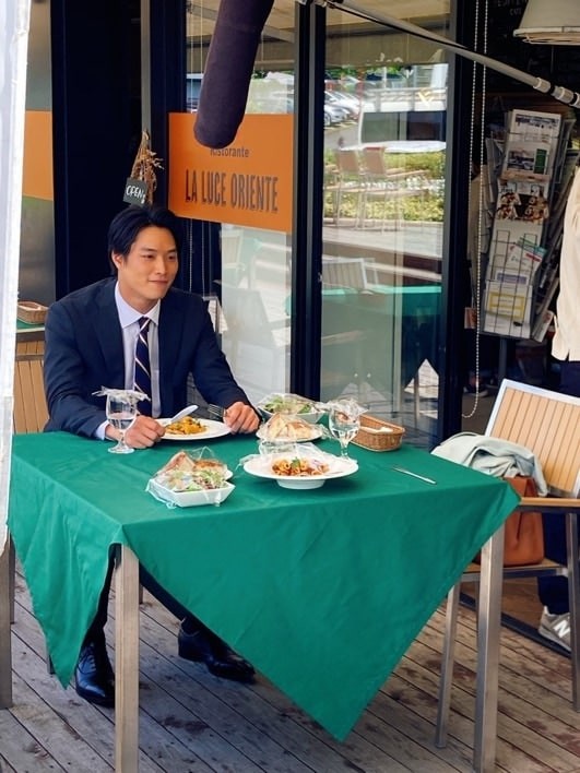 ランチのショットを公開した鈴木伸之（「ラジエーションハウスII～放射線科の診断レポート～」オフィシャルブログから）
