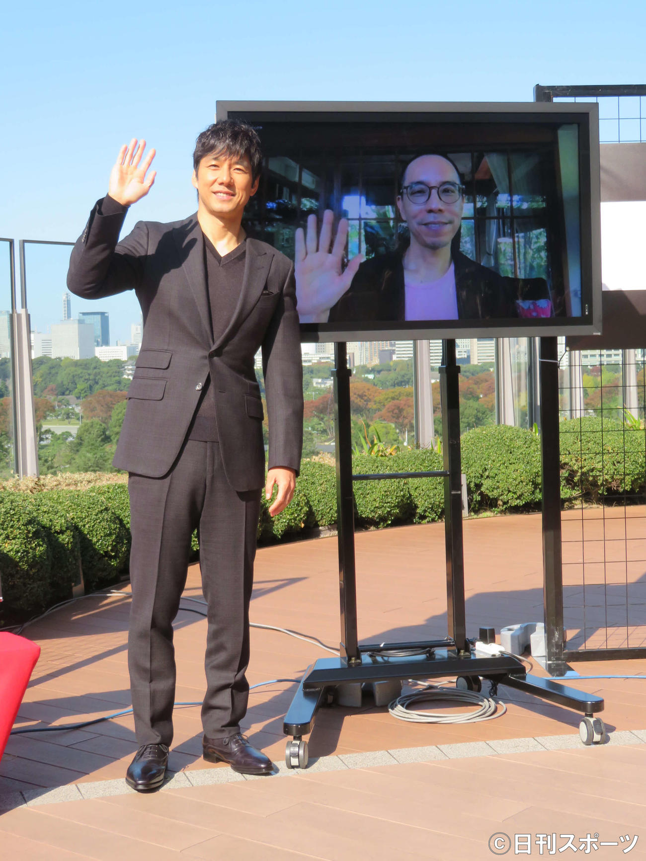 東京国際映画祭が国際交流基金アジアセンターと共催した「トークシリーズ＠アジア交流ラウンジ」でオンラインで対談した、西島秀俊とアピチャッポン・ウィーラセタクン（撮影・村上幸将）