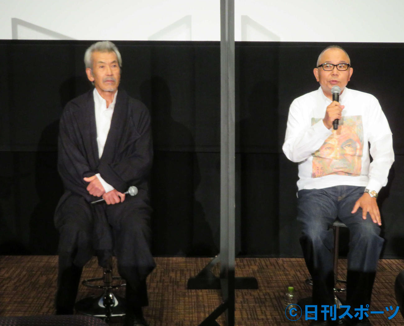 東京国際映画祭で開催された映画「名付けようのない踊り」ティーチイン舞台あいさつで語る田中泯（左）と犬童一心監督（撮影・村上幸将）