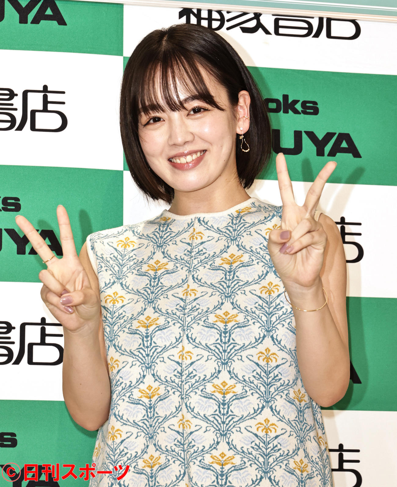 カレンダー発売記念イベントを行った伊原六花（撮影・中島郁夫）