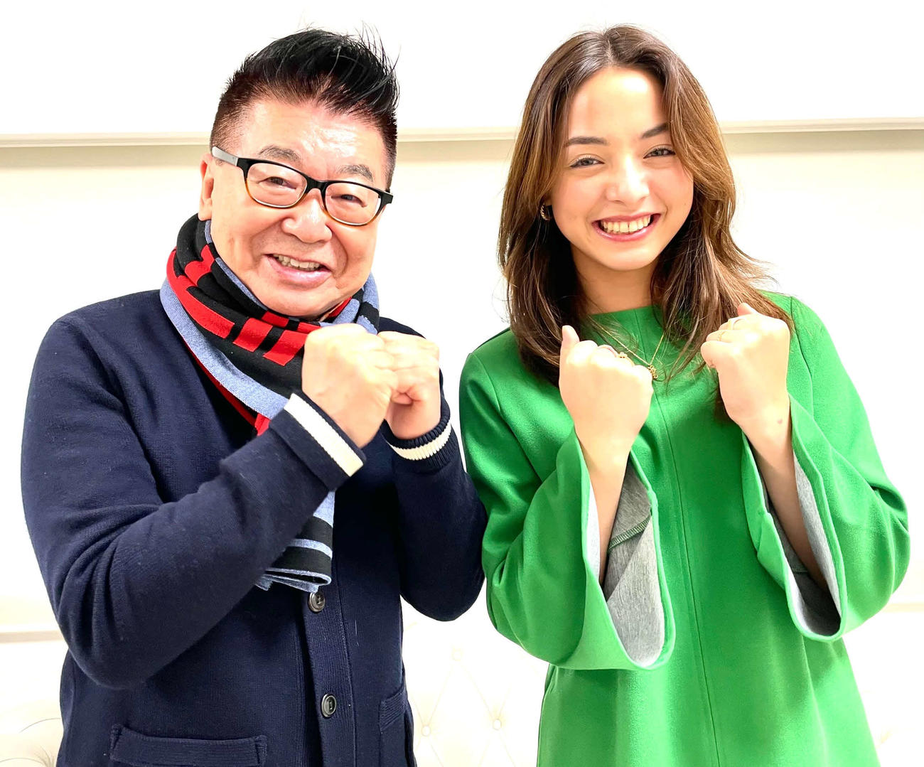 スカウトした生島ヒロシ（左）と真理子フロレンティーノ