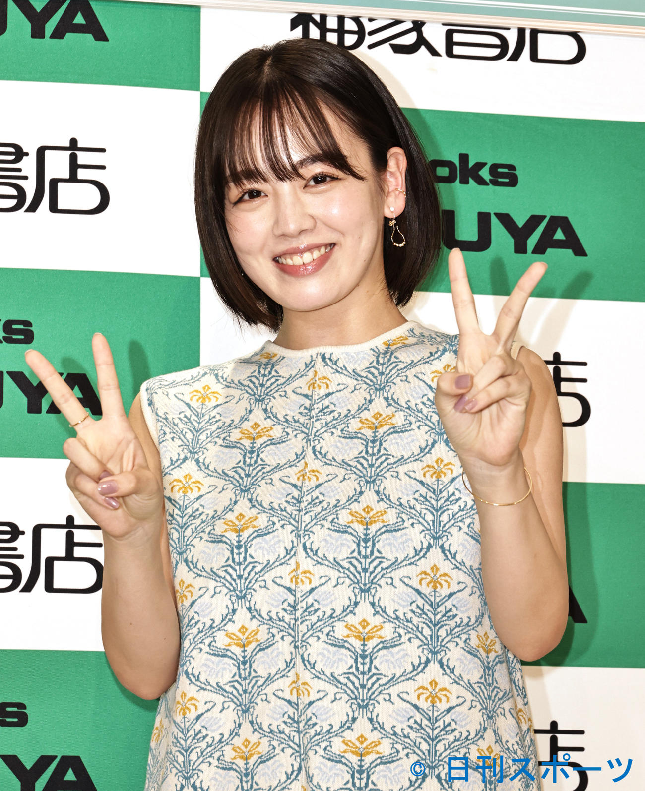 カレンダー発売記念イベントを行った伊原六花（撮影・中島郁夫）