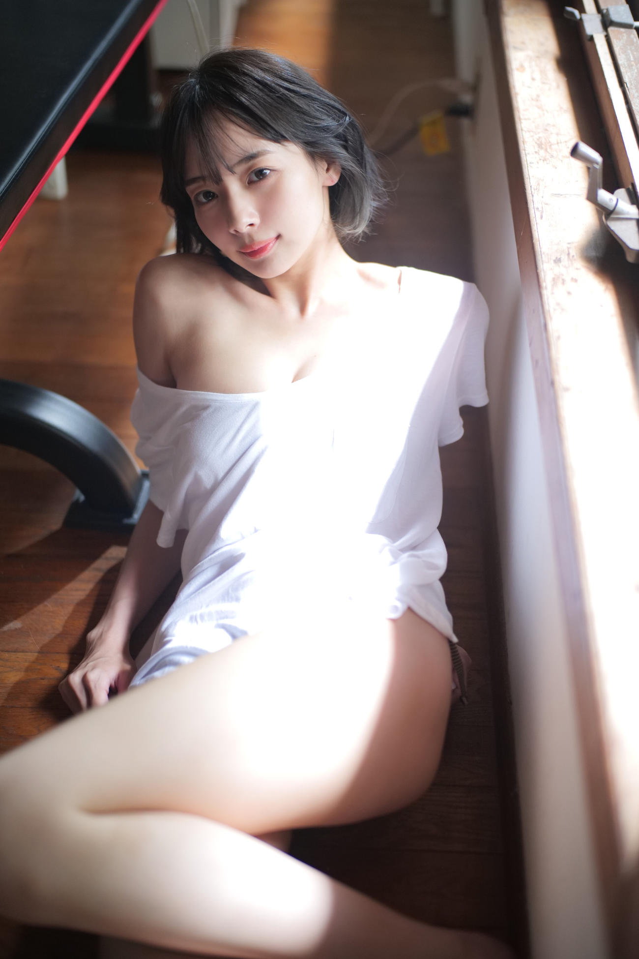 高宮まりとのデジタル写真集「牌×牌3」を発売する岡田紗佳