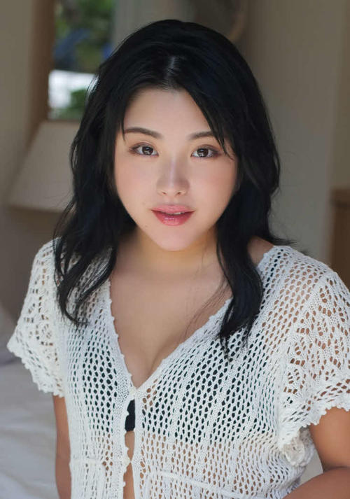 野田すみれ「清楚で上品なお姉さま」のセクシーショットにキュンです