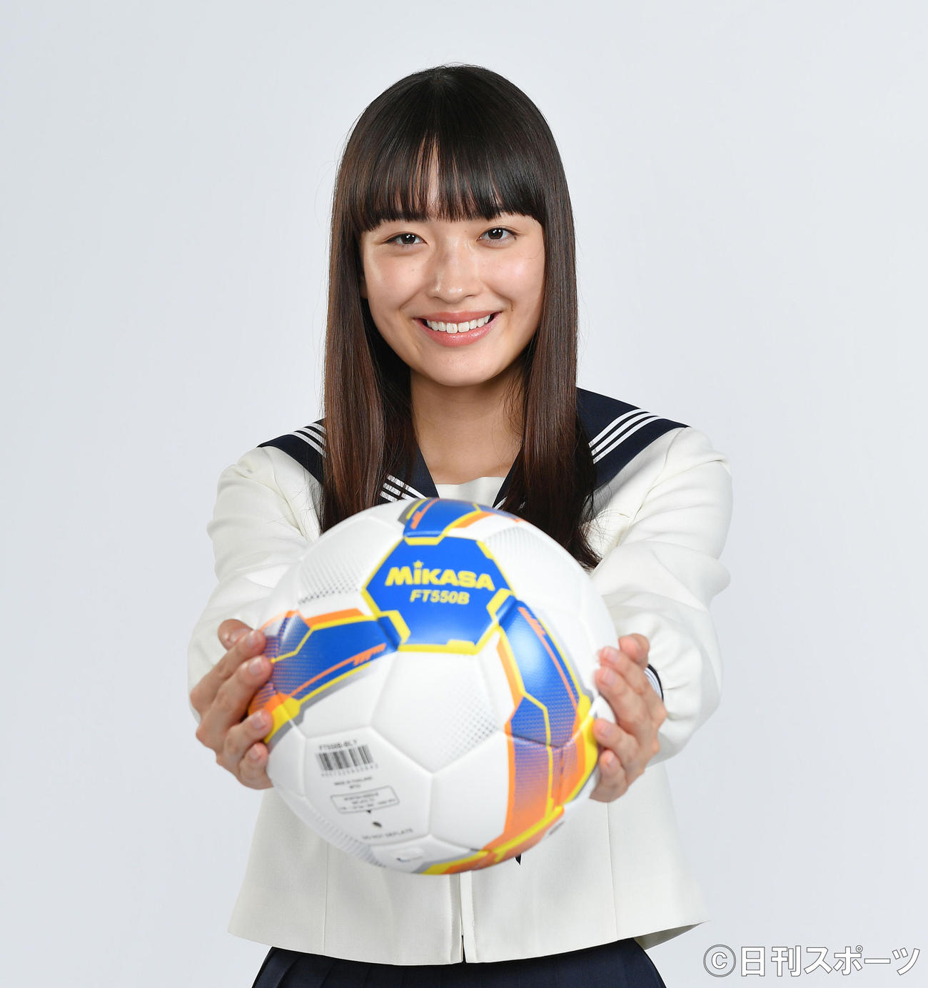 第100回全国高校サッカー選手権大会の応援マネジャーに就任した茅島みずき（撮影・滝沢徹郎）