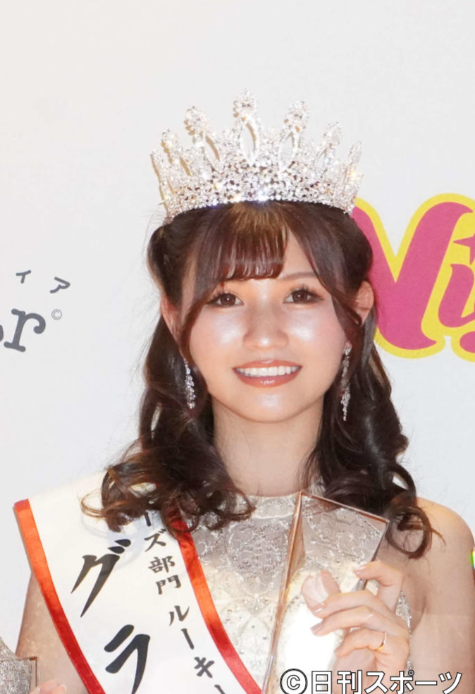 ローズ部門ルーキークラス（業界歴2年未満）でグランプリに輝いた胡蝶美蘭さん（撮影・沢田直人）