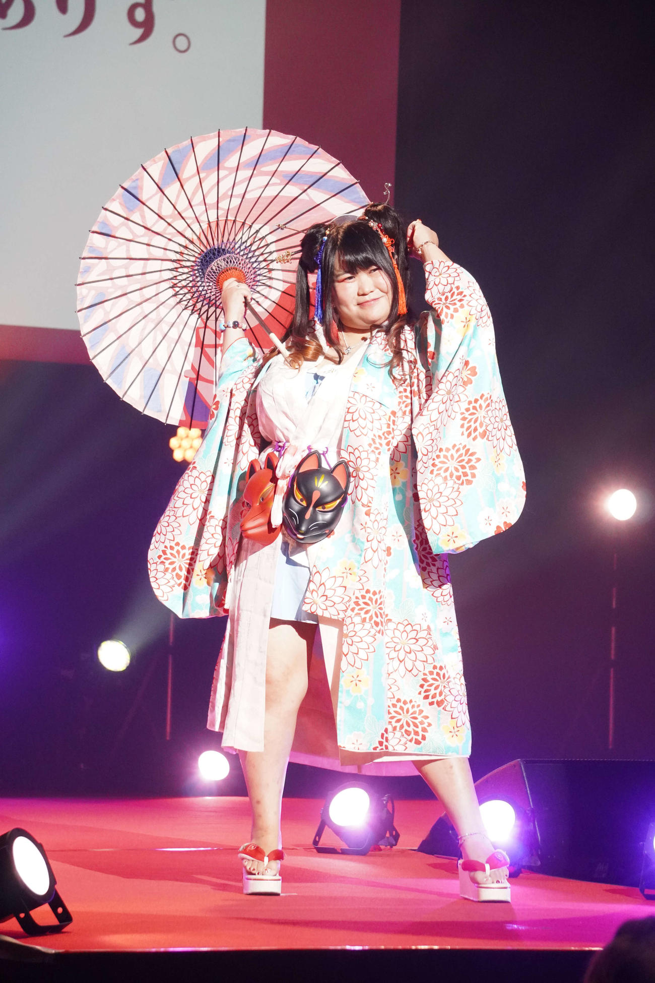 ガーベラ（スナック・ショーパブ）部門プロフェッショナル・ルーキークラス（業界歴10年未満）に出場した天晴れっ！ありす。さん（撮影・沢田直人）