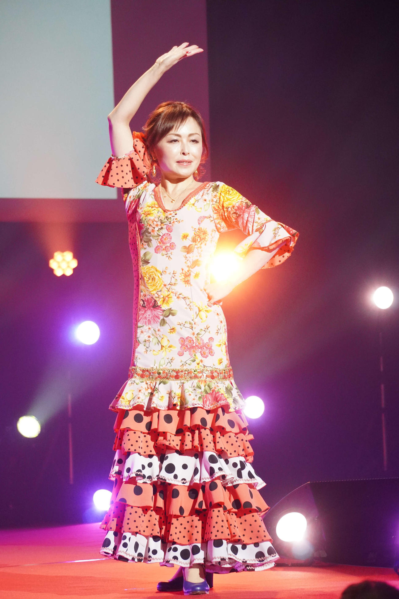 ガーベラ（スナック・ショーパブ）部門レジェンド（業界歴10年以上）に出場した純子さん（撮影・沢田直人）