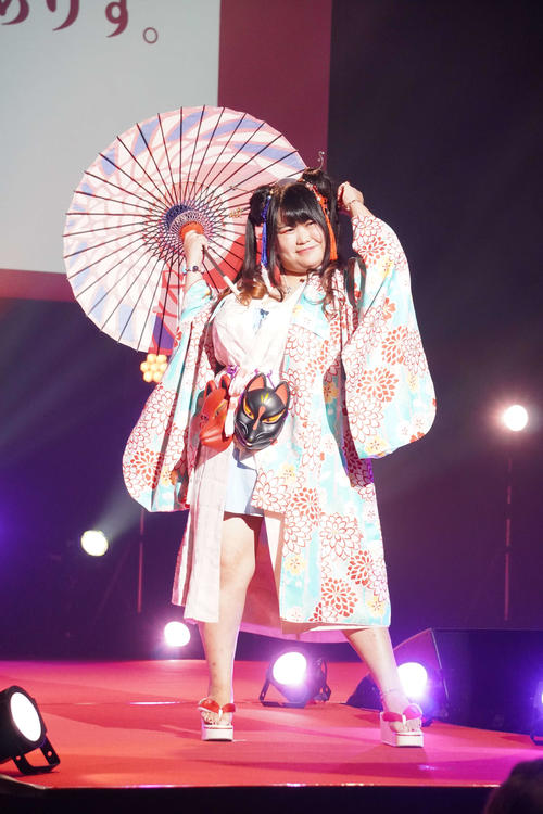 ガーベラ（スナック・ショーパブ）部門プロフェッショナル・ルーキークラス（業界歴10年未満）に出場した天晴れっ！ありす。さん（撮影・沢田直人）