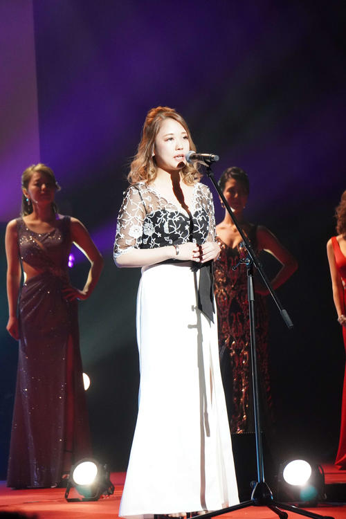 ローズ（キャバクラ・ガールズバー・ラウンジ）部門プロフェッショナルクラス（業界歴2年以上）に出場したななかさん（撮影・沢田直人）