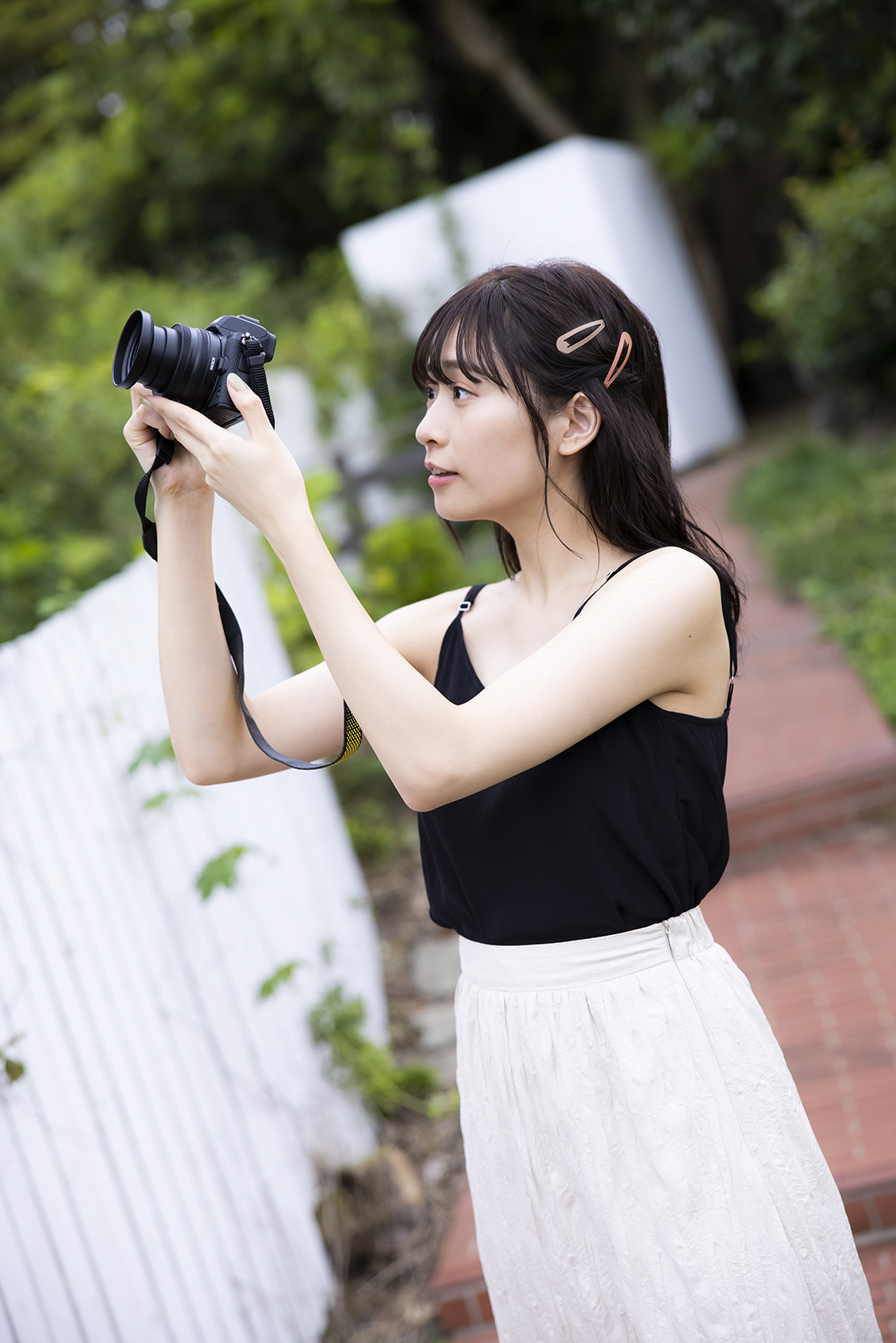 自身2冊目となる写真集「various」でセクシーショットを披露する内木志