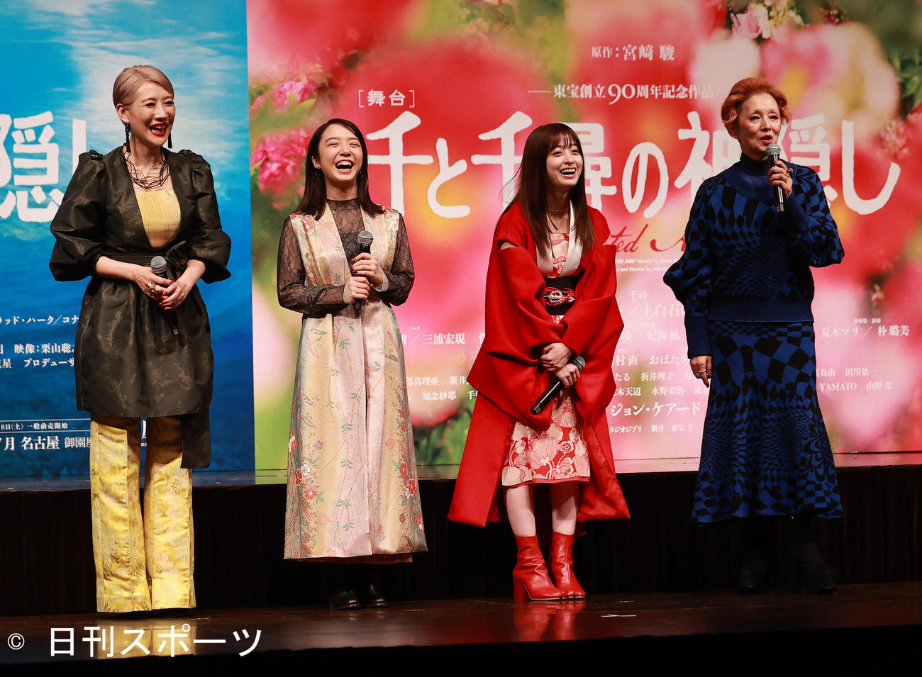 舞台「千と千尋の神隠し」制作発表に出席した左から朴〓（王ヘンに路）美、上白石萌音、橋本環奈、夏木マリ（撮影・野上伸悟）