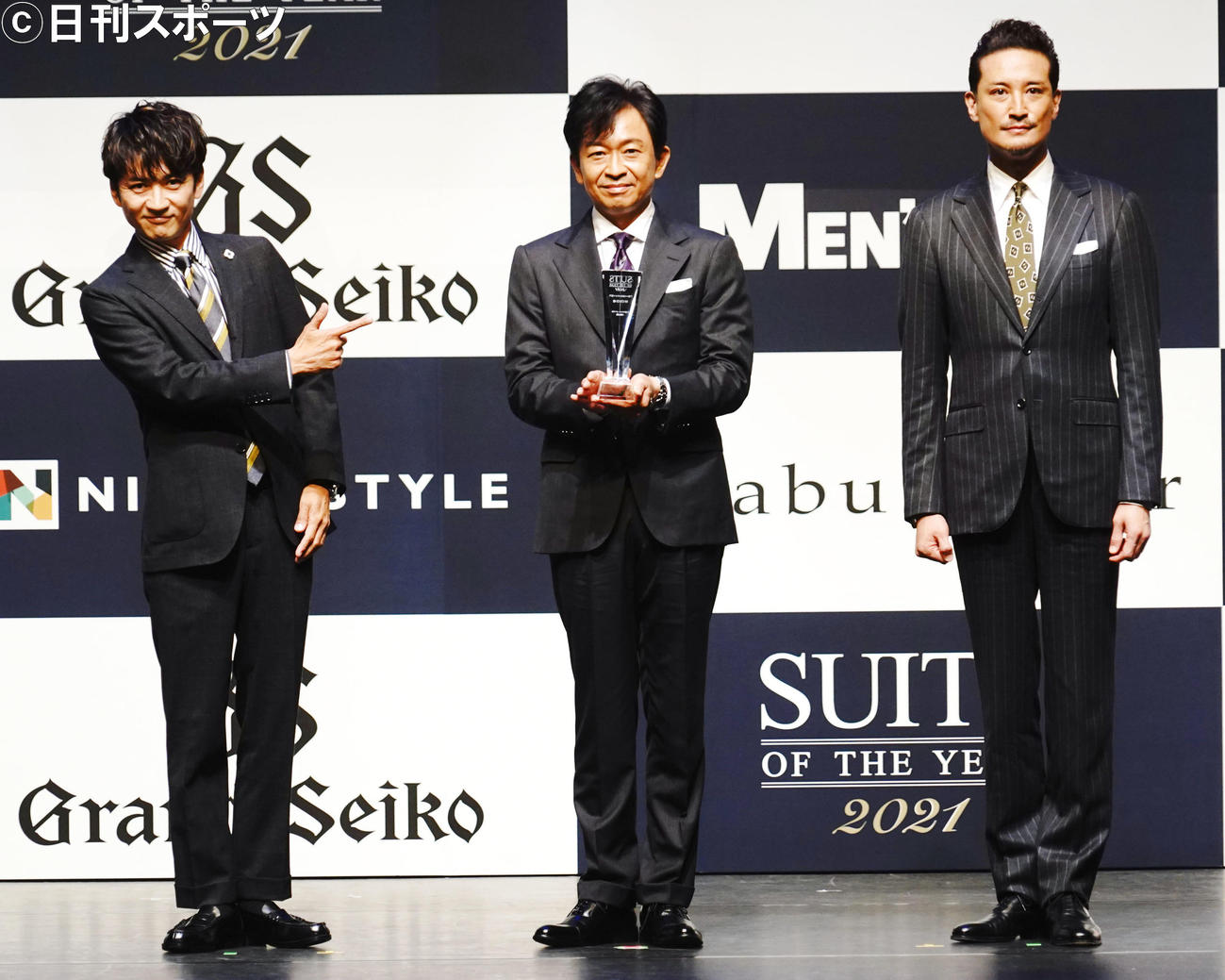 「第4回SUITS OF THE YEAR 2021」授賞式に出席したTOKIOの、左から国分太一、城島茂、松岡昌宏（撮影・佐藤成）