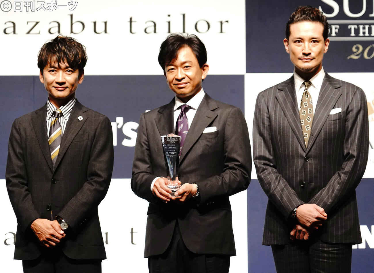 「第4回SUITS OF THE YEAR 2021」授賞式に出席した、左からTOKIO国分太一、城島茂、松岡昌宏（撮影・佐藤成）