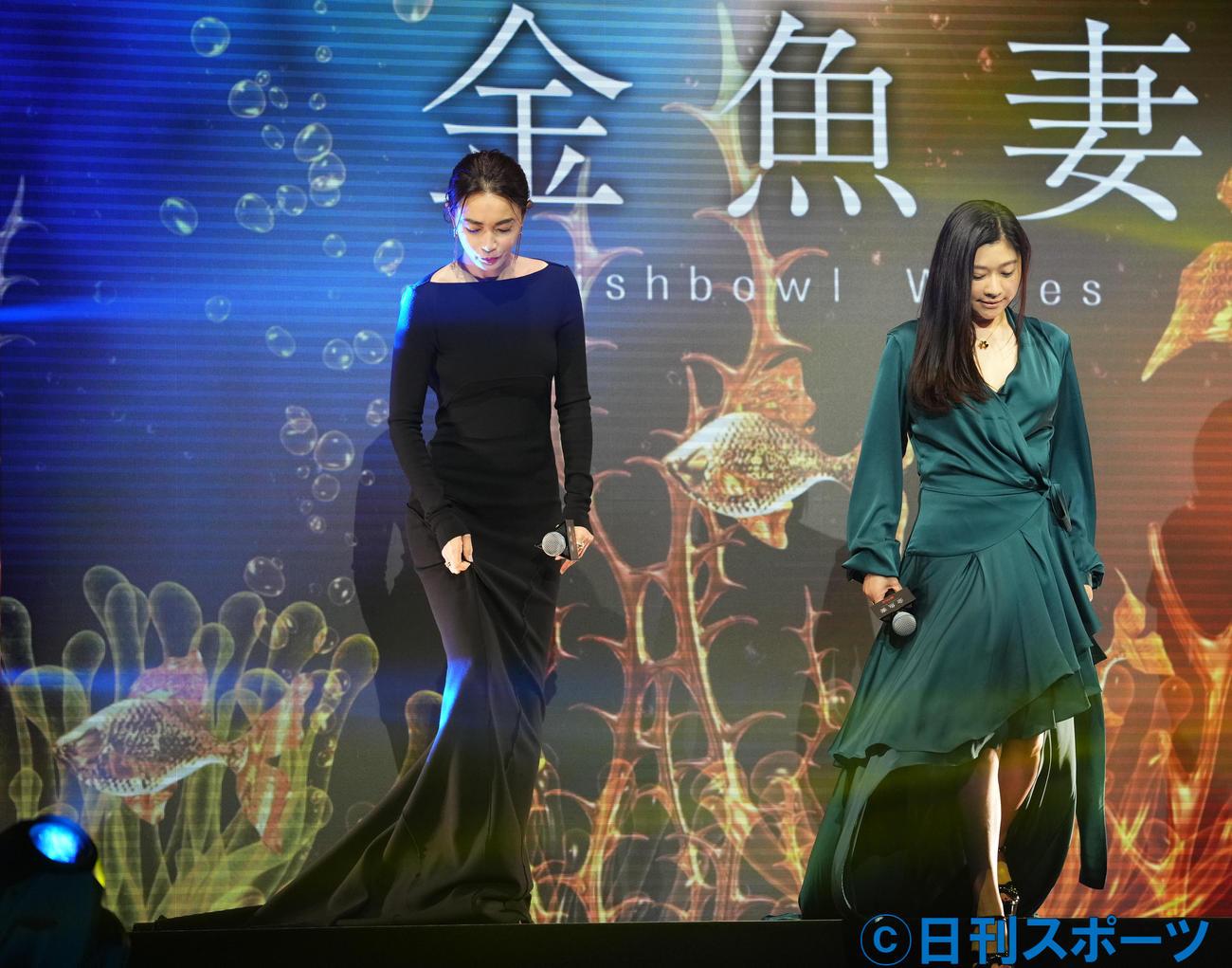 「金魚妻」作品紹介で登壇した篠原涼子（右）と長谷川京子（撮影・横山健太）